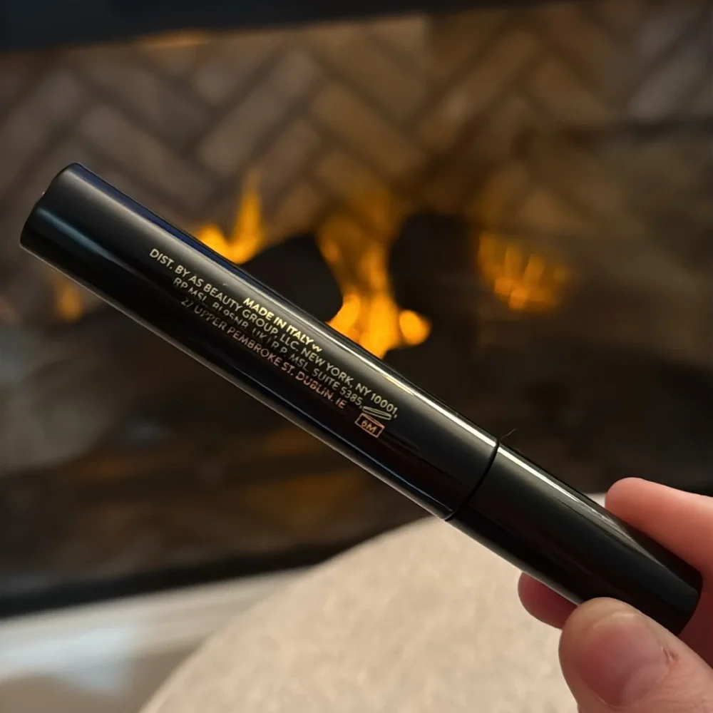 New Laura Geller Love Your Body Volumizing Mascara- Black